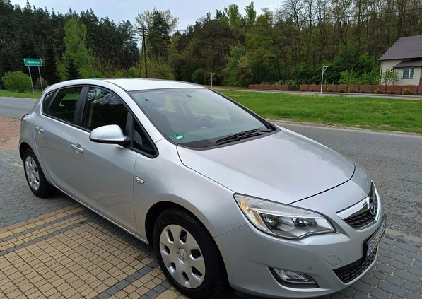 Opel Astra cena 28500 przebieg: 133000, rok produkcji 2010 z Połaniec małe 631